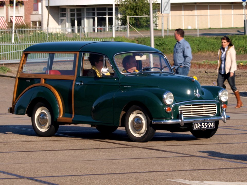 1970_Morris_Minor_Traveller,_Dutch_licence_registration_DR-55-94,_pic2