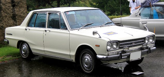 1968-1969_Nissan_Skyline_Sedan_1500_Family_Deluxe
