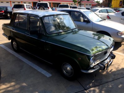 1967-1968_Mazda_Familia_(SSA)_1000_DeLuxe_4-door_sedan_(14-04-2018)_01