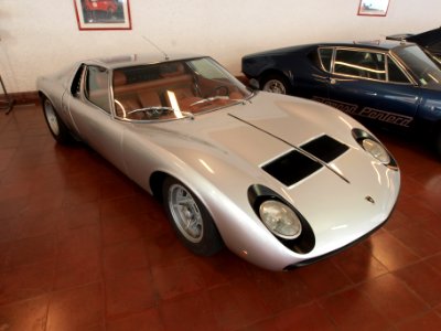1971_Lamborghini_Miura_SV_385hp_V12,_4L_p1