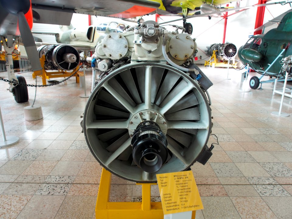 1968_MTU_(General_Electric)_J79-J-1K,_71KN,_7460rpm_at_Flugausstellung_Hermeskeil,_pic2