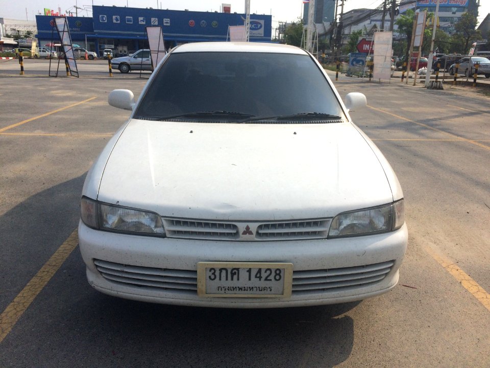 1995-1996_Mitsubishi_Lancer_GLXi_Automatic_Sedan_(28-03-2018)_05