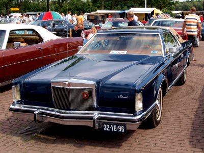1976_Lincoln_Continental_Mark_V,_Dutch_licence_registration_32-YB-96_p1