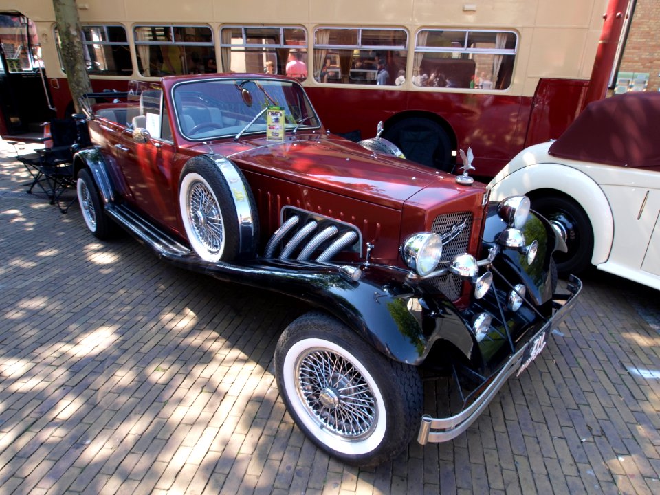 1976_Beauford_Ford_Corina_1600_Convertible_at_the_SPECIAAL_Auto_Evenement_Nijkerk_2011,_pic2