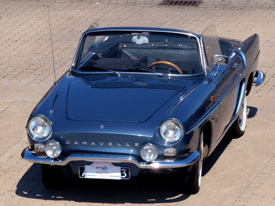 1968_Renault_R_1133_Caravelle,_Dutch_licence_registration_AH-57-43,_pic_3