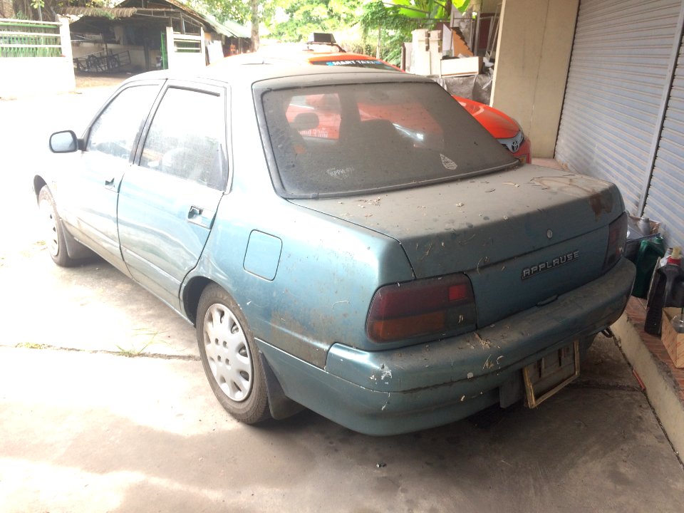 1993-1994_Daihatsu_Applause_(A101)_1.6_Xi_Liftback_(27-07-2018)_02