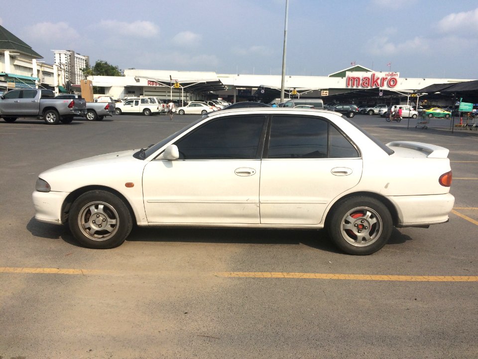 1995-1996_Mitsubishi_Lancer_GLXi_Automatic_Sedan_(28-03-2018)_08