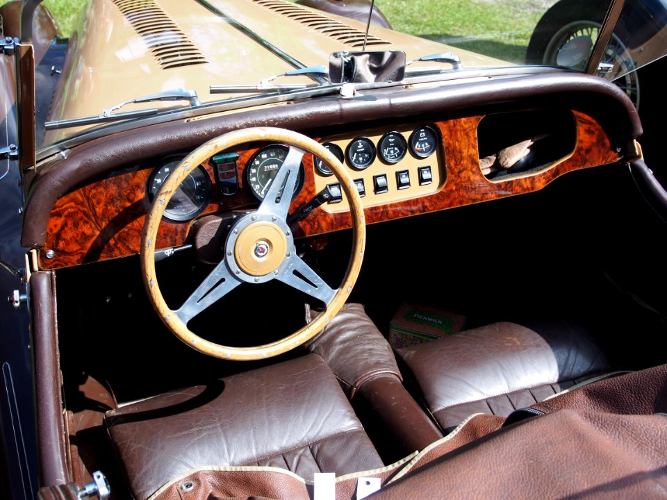 1977_Morgan_4slash4_dashbord,_GF-04-LY_pic4