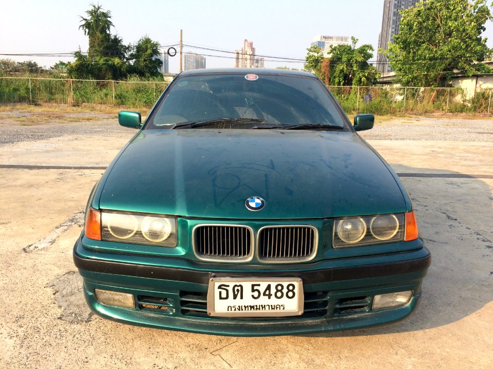 1995-1996_BMW_318i_(E36)_Sedan_(22-02-2018)_07