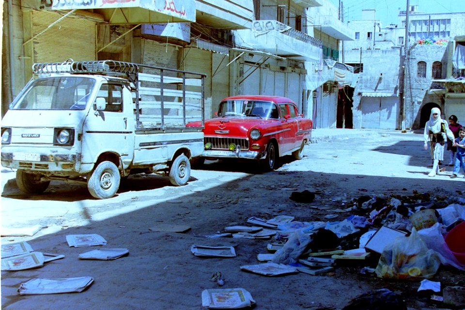 1995_Aleppo_Syria._Trash_in_Sleepy_Street_+_Chevrolet_+_Suzuki._Spielvogel_Archiv