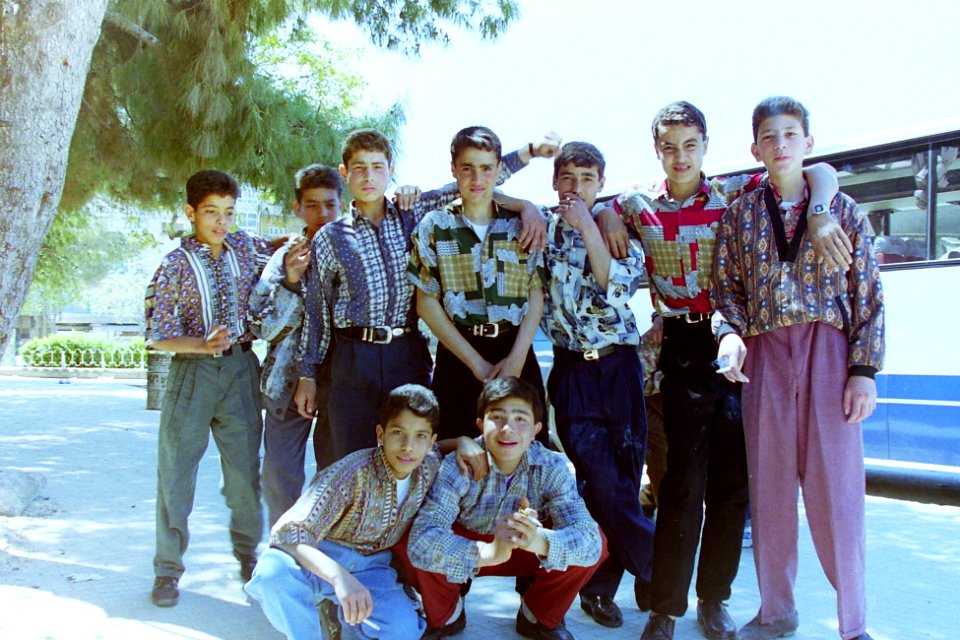 1995_in_Aleppo,_Syria._Group_of_young_men_with_cigarettes._Spielvogel