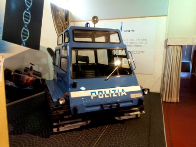 1976_Cingolato_per_neve_Prinoth_P4,_polizia_50007_photo-1