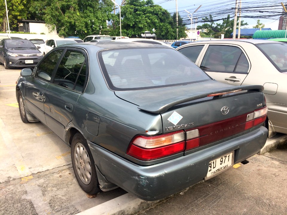 1995-1996_Toyota_Corolla_(AE101)_1.6_GXi_4-Auto_Sedan_(28-06-2018)_03