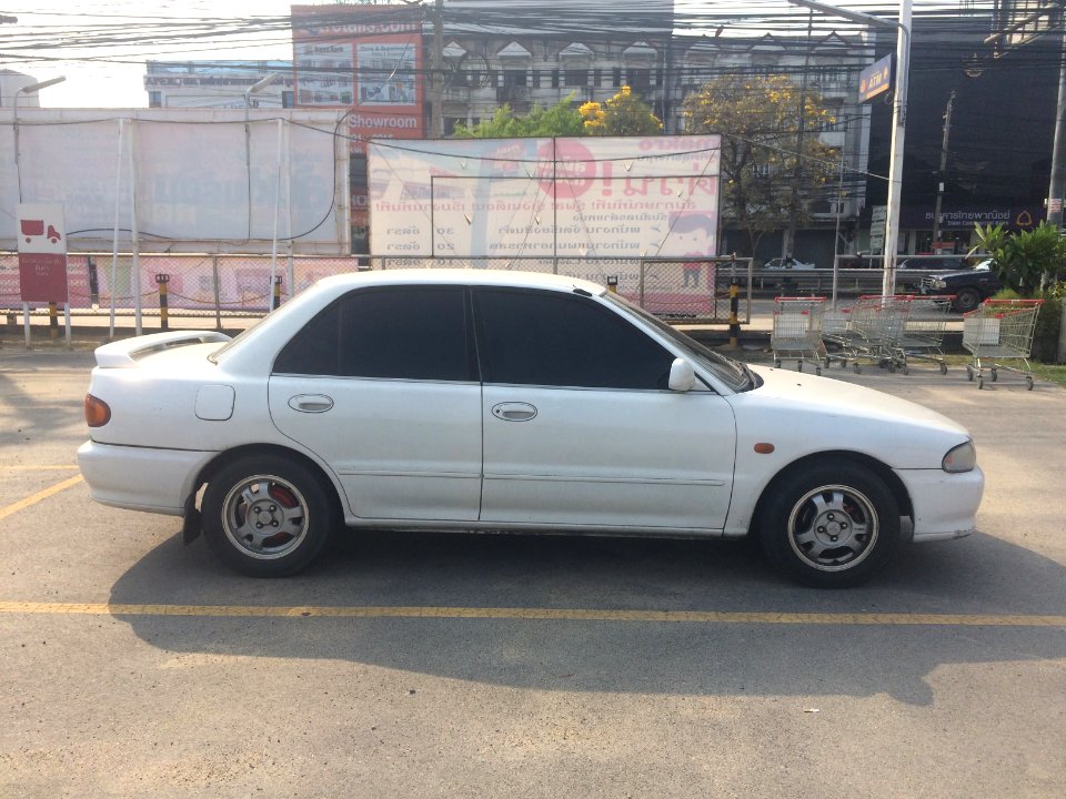 1995-1996_Mitsubishi_Lancer_GLXi_Automatic_Sedan_(28-03-2018)_07