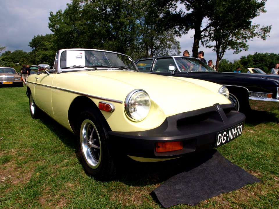 1977_MG_B_Tourer,_Dutch_licence_registration_DG-NH-70