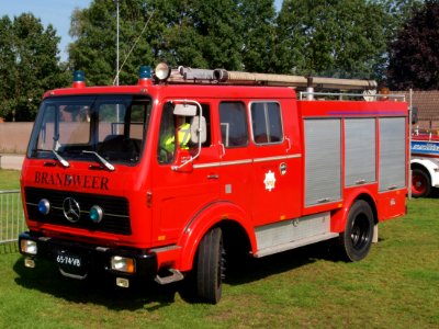 1977_Mercedes-Benz_1017F_photo-2