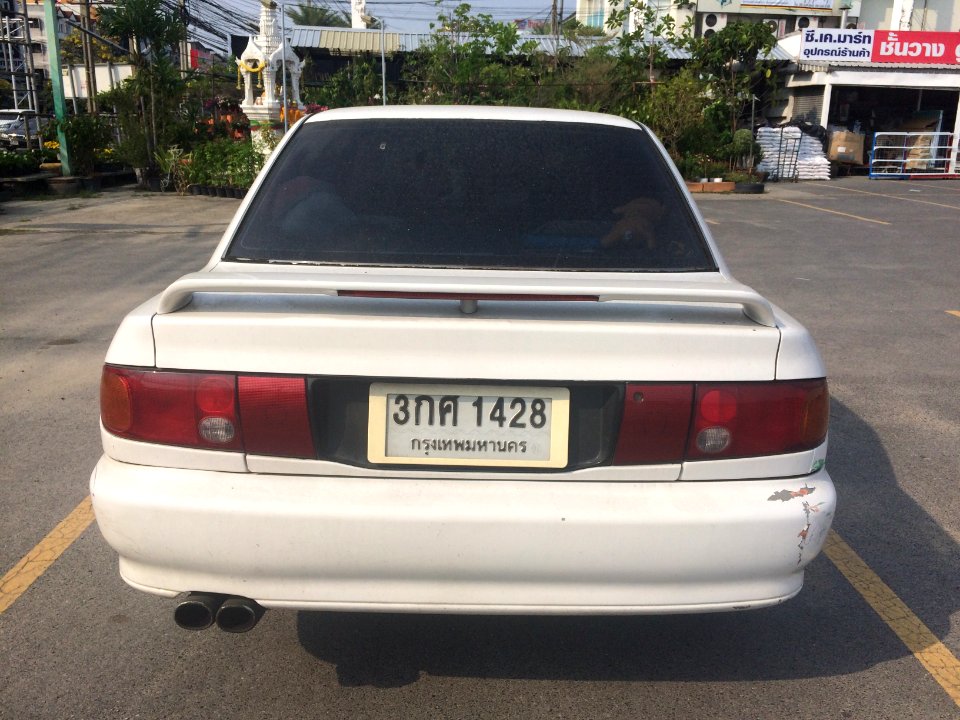 1995-1996_Mitsubishi_Lancer_GLXi_Automatic_Sedan_(28-03-2018)_06