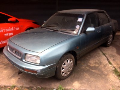 1993-1994_Daihatsu_Applause_(A101)_1.6_Xi_Liftback_(27-07-2018)_01