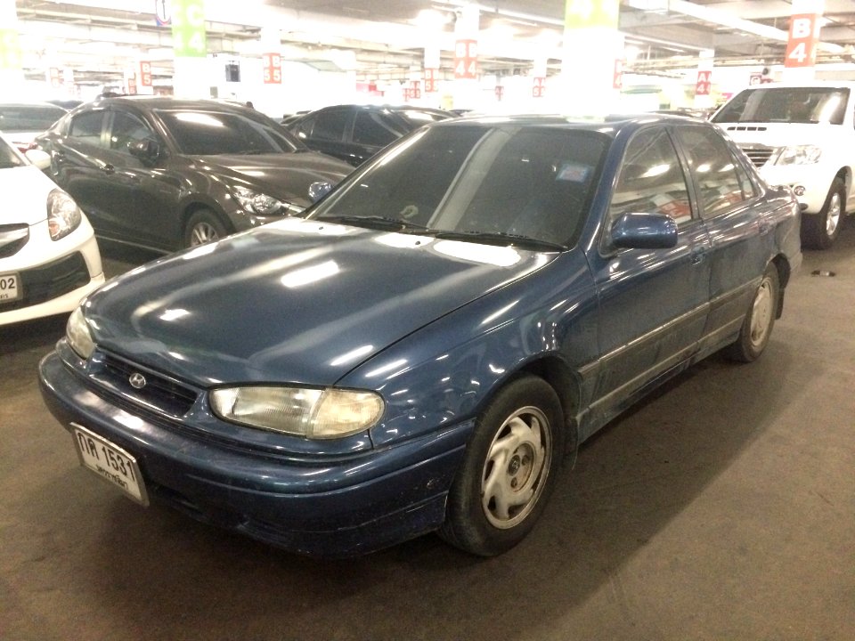 1993-1994_Hyundai_Elantra_(J1)_1.8_GT_Sedan_(12-08-2018)_02