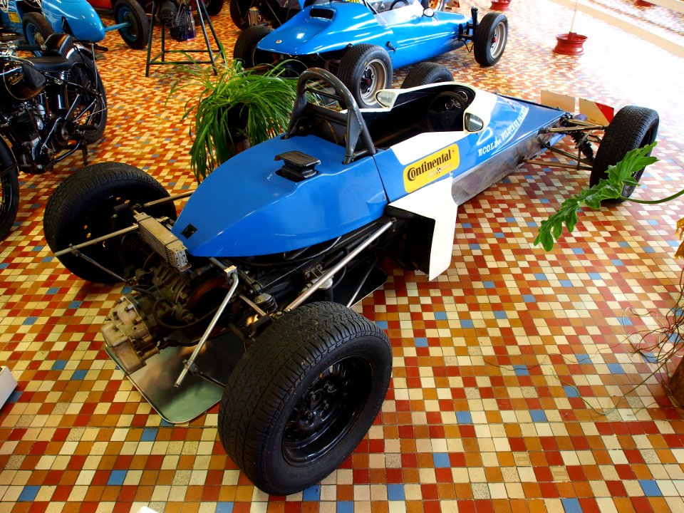 1978_VanDiemen_Ford_1600cc_with_Hewland_gear_box_at_the_Musée_Automobile_de_Vendée_pic-3