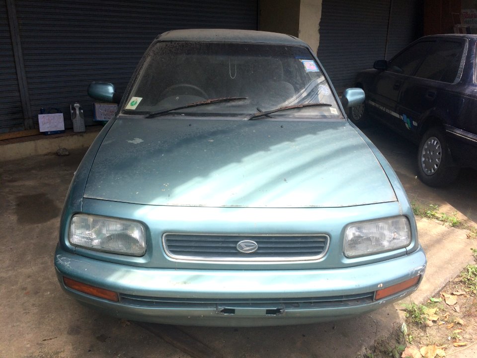 1993-1994_Daihatsu_Applause_(A101)_1.6_Xi_Liftback_(27-07-2018)_03