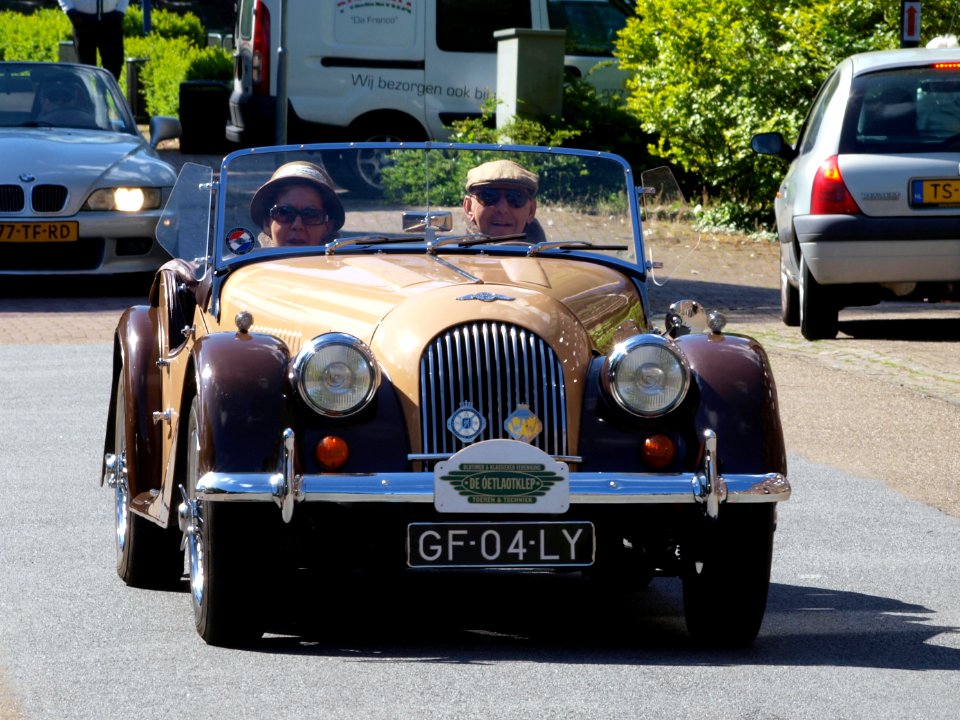 1977_Morgan_4slash4,_GF-04-LY_pic1