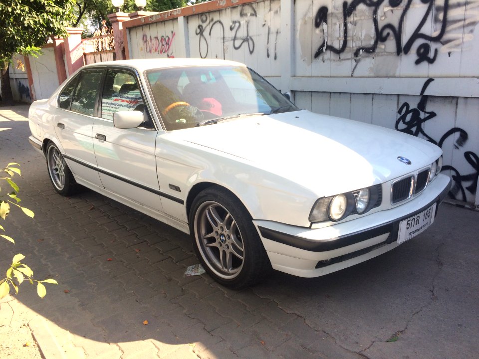 1995-1996_BMW_525iA_(E34)_Sedan_(18-03-2018)_02
