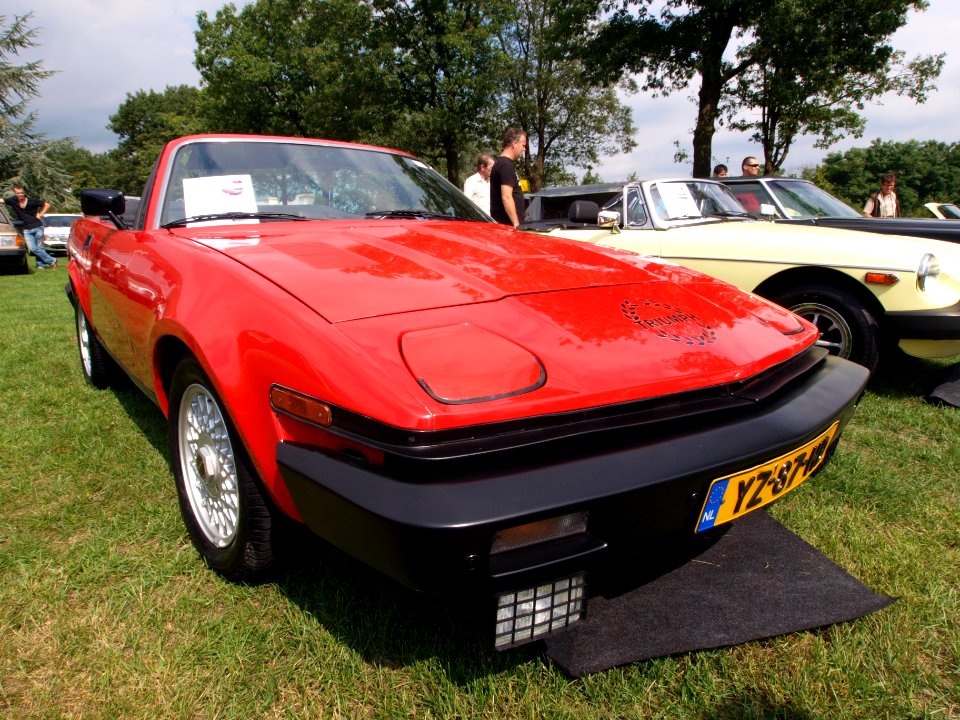 1980_Triumph_TR7,_Dutch_licence_registration_YZ-87-HD