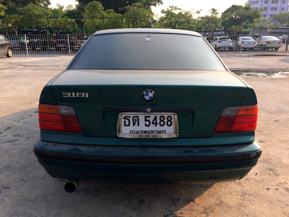 1995-1996_BMW_318i_(E36)_Sedan_(22-02-2018)_08