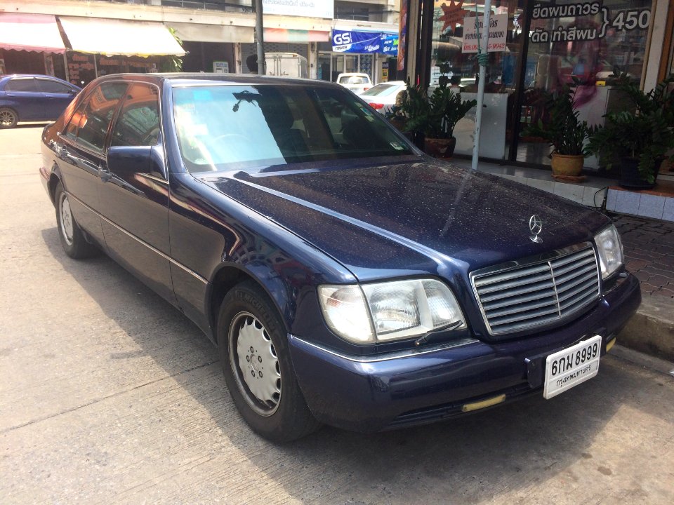 1995-1996_Mercedes-Benz_S600_(W140)_Sedan_(13-05-2018)_03