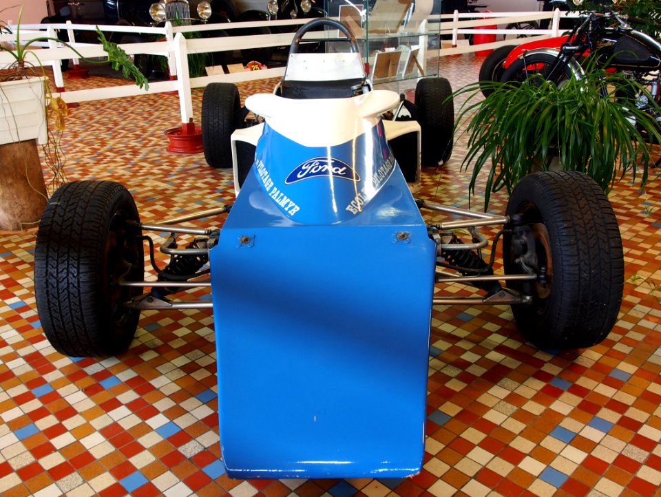 1978_VanDiemen_Ford_1600cc_with_Hewland_gear_box_at_the_Musée_Automobile_de_Vendée_pic-2