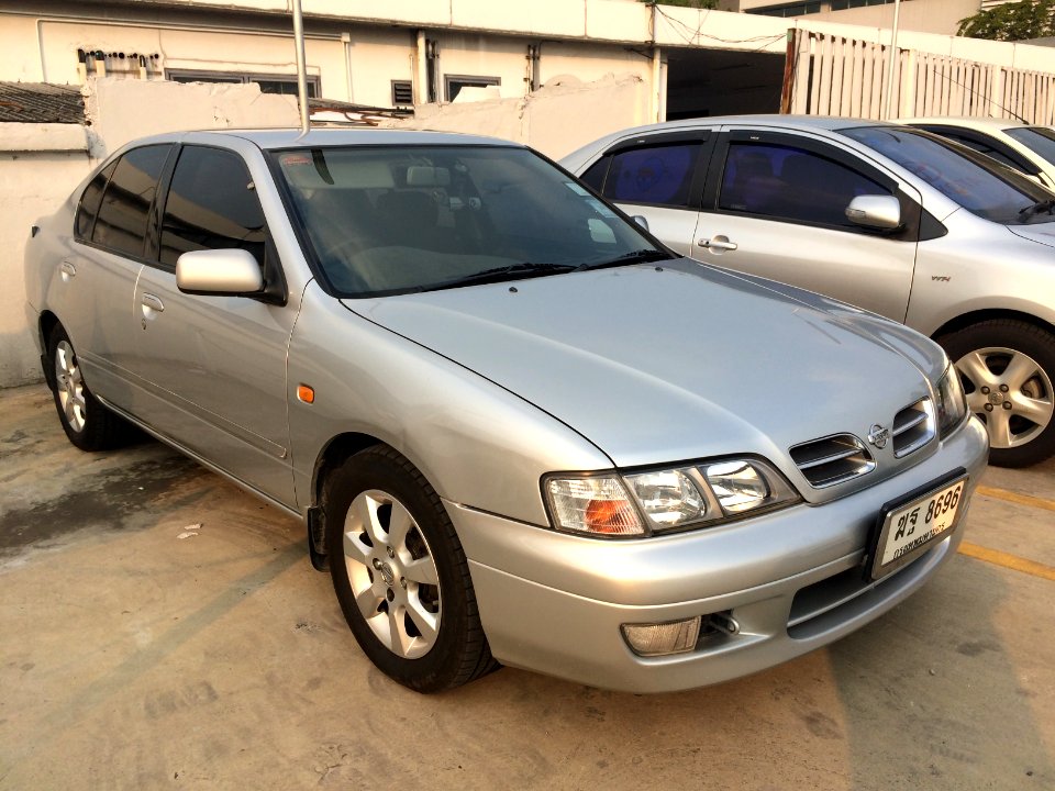 1997-1998_Nissan_Primera_(P11)_GXE_Sedan_(26-02-2018)_02
