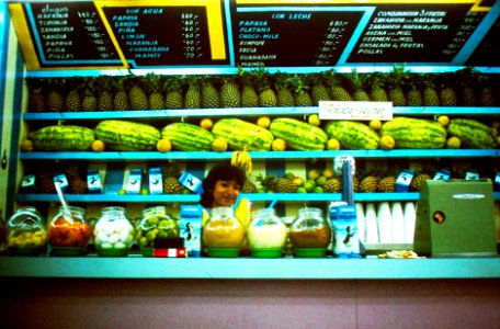 1984_Oaxaca_fruit_juice_booth._Spielvogel_Archiv