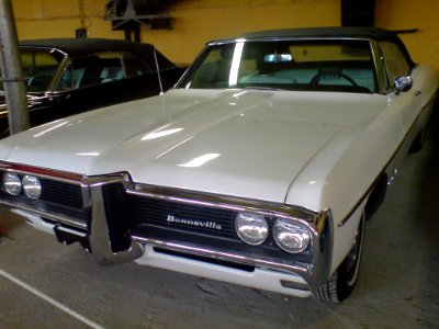 1968_Pontiac_Bonneville photo