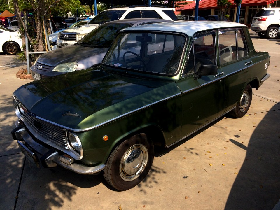 1967-1968_Mazda_Familia_(SSA)_1000_DeLuxe_4-door_sedan_(14-04-2018)_02