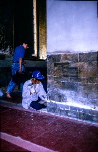 1985_Bangkok_temple_stonemason_girl._Spielvogel_Archiv