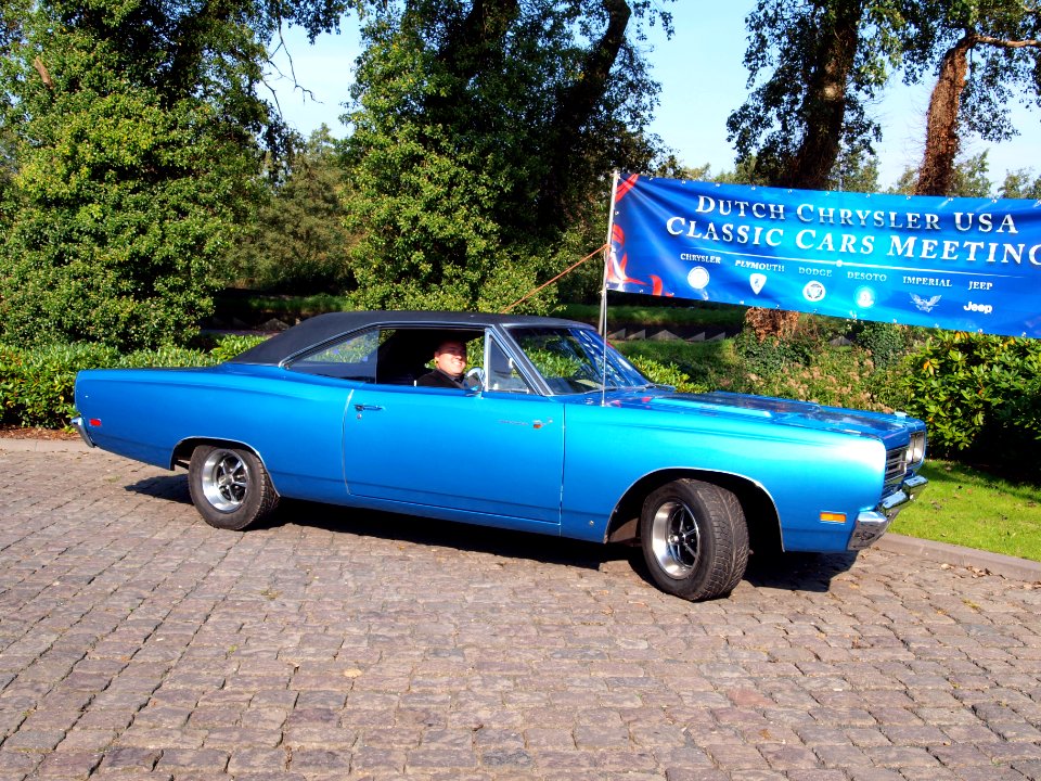 1969_Plymouth_RoadRunner_photo-4