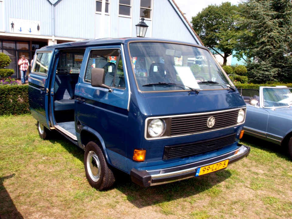 1986_VW_Caravelle_GL,_Dutch_licence_registration_99-LZP-5