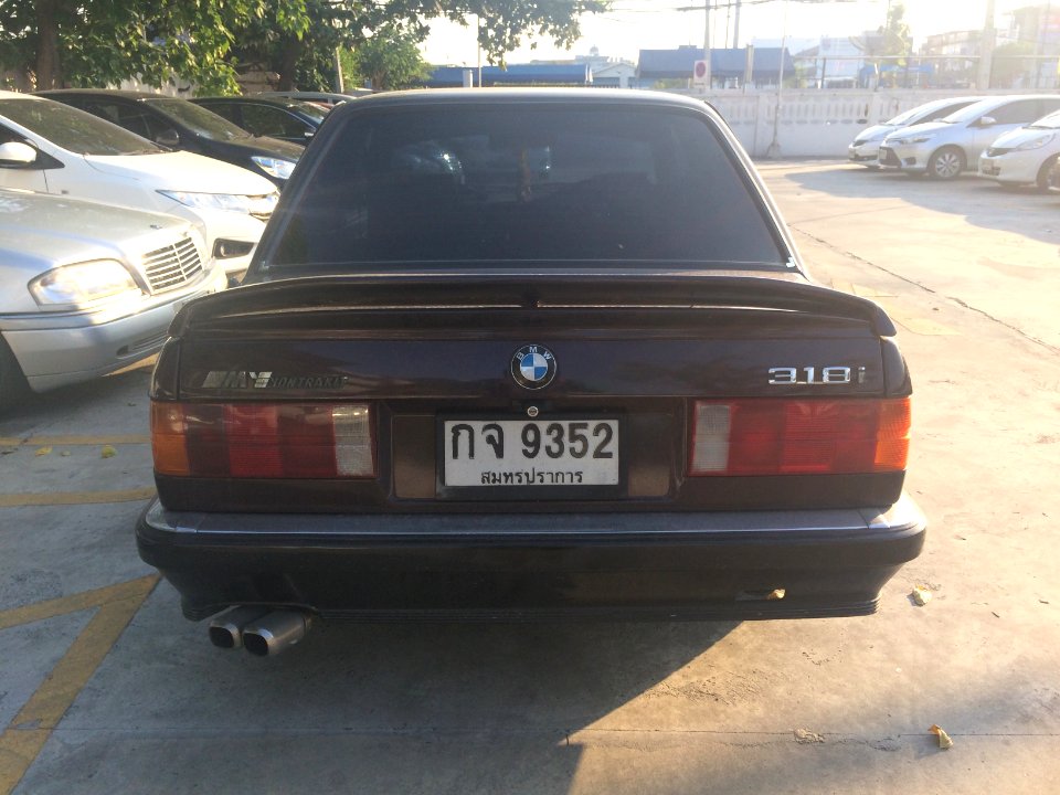 1986-1987_BMW_318i_(E30)_Coupé_(03-01-2018)_04