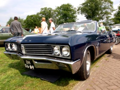 1967_Buick_Skylark,_Dutch_licence_registration_DH-06-89_p2