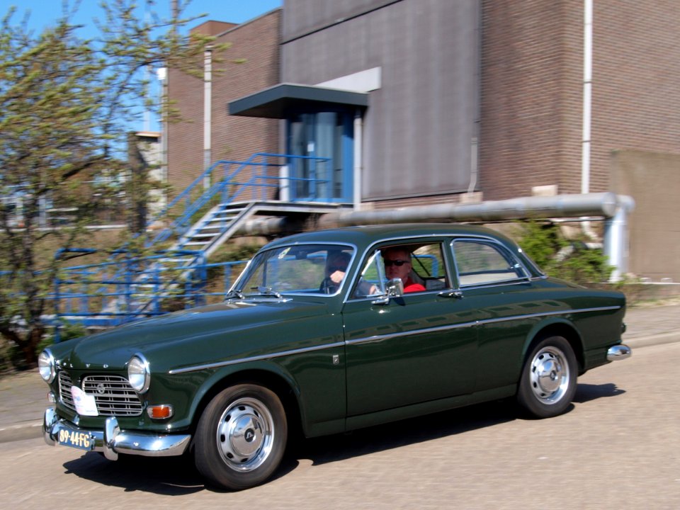 1968_Volvo_P_13134,_Dutch_licecence_registration_89-44-FG,_pic1