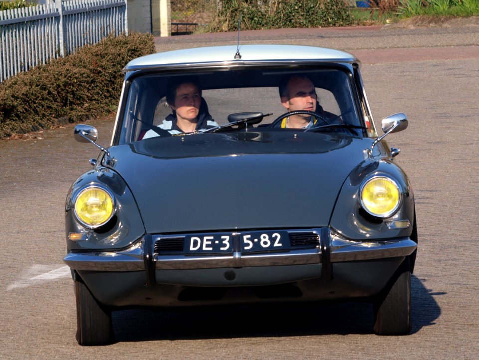 1967_Citroen_ID_19_B,_Dutch_licecence_registration_DE-35-82,_pic1