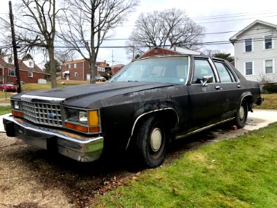 1985_Ford_LTD_Crown_Victoria
