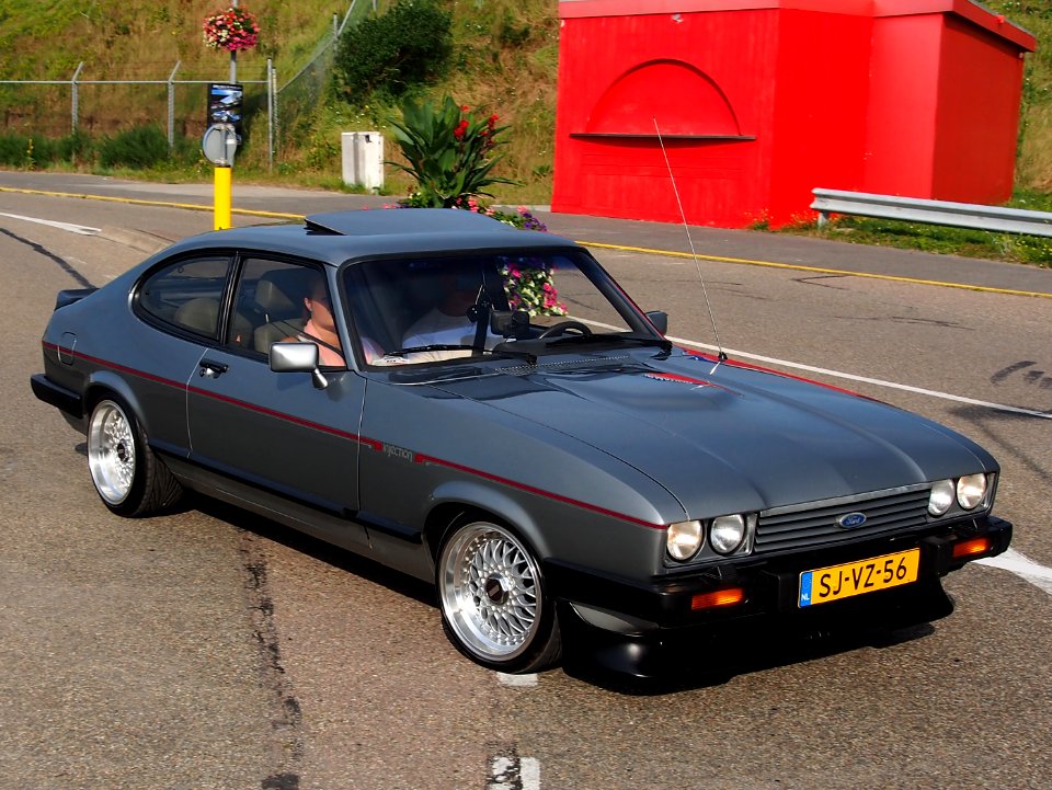 1984_FORD_CAPRI_2.8_FI_SUPERSPORT,_licence_SJ-VZ-56