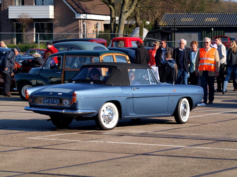 1968_Renault_R_1133_Caravelle,_Dutch_licence_registration_AH-57-43,_pic_7