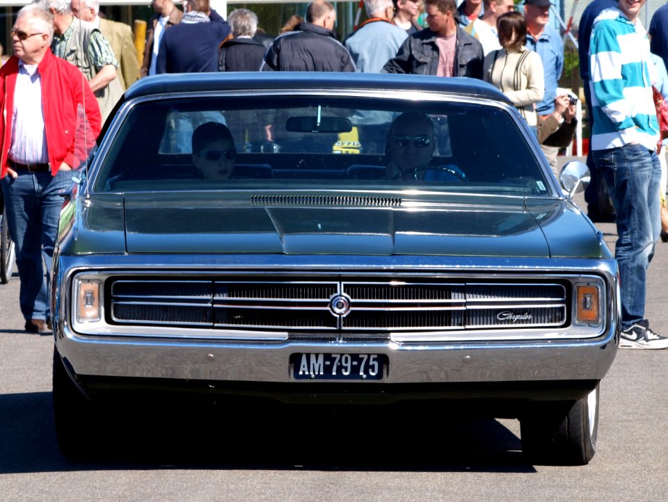 1969_Chrysler_300_pic1