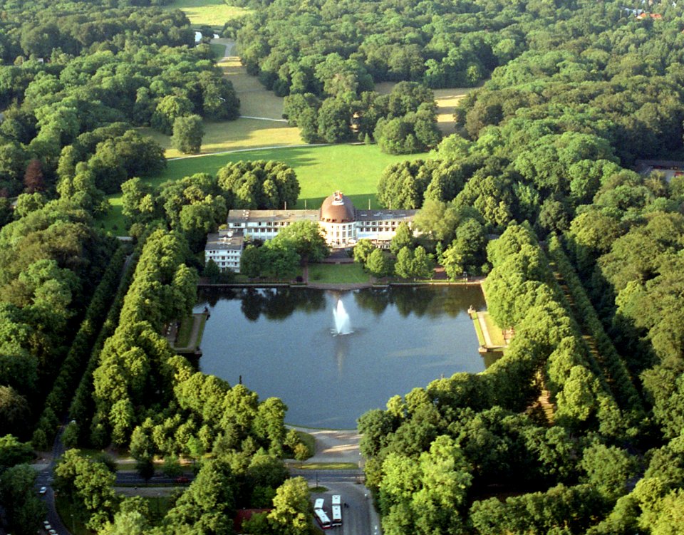 1995_Park_Hotel_HB