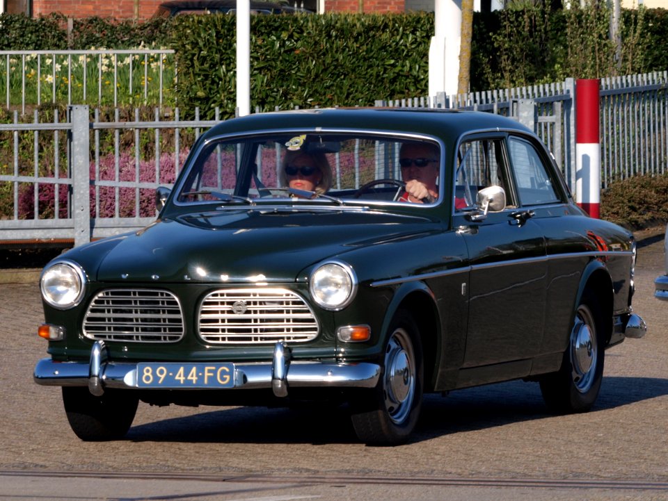 1968_Volvo_P_13134,_Dutch_licecence_registration_89-44-FG,_pic4