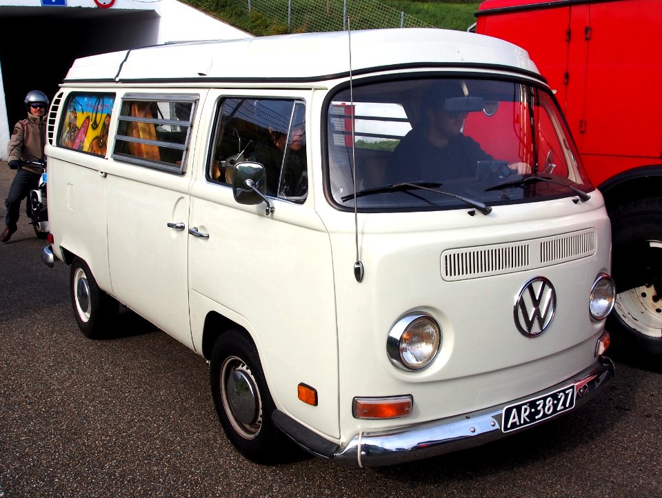 1968_Volkswagen_21A_Clipper_pic2