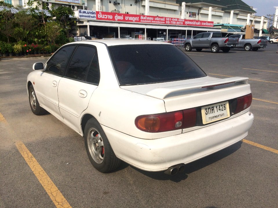 1995-1996_Mitsubishi_Lancer_GLXi_Automatic_Sedan_(28-03-2018)_04